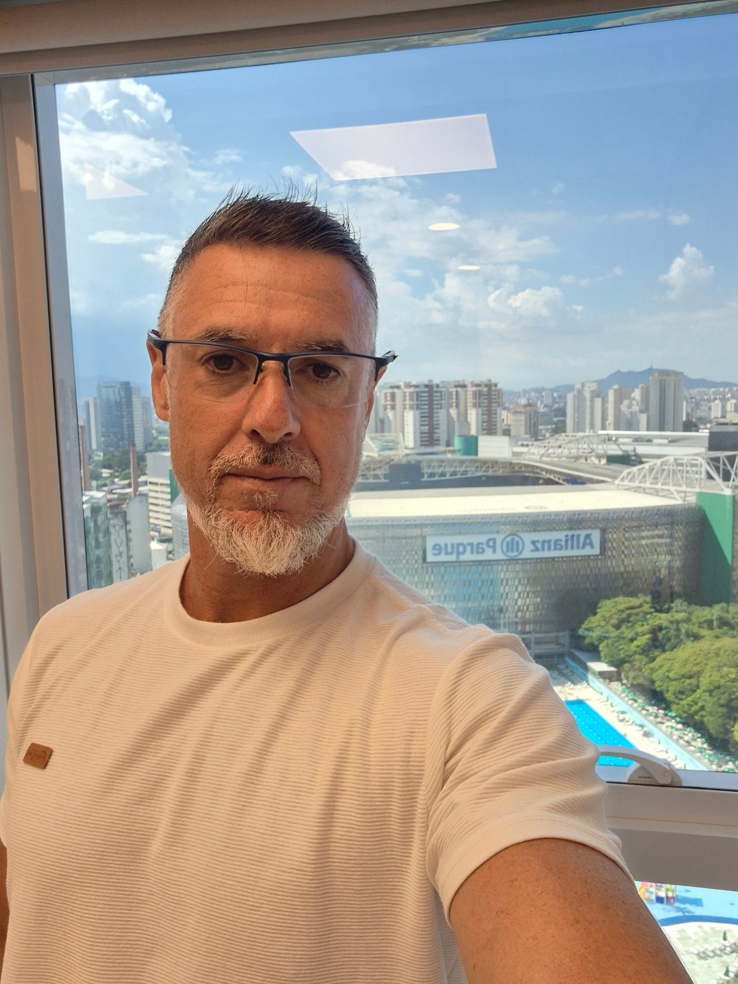 Dr. Luciano Taveira ao lado de Neymar Jr.